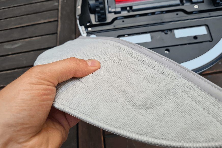 Der flauschige Wischmopp des Roborock S7 Pro Ultra ist in der Nahaufnahme zu sehen